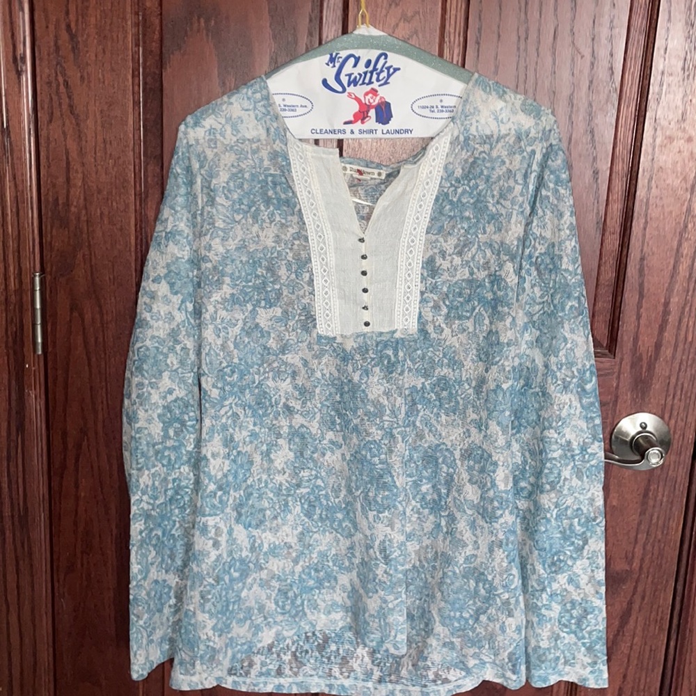 Lace long sleeve top